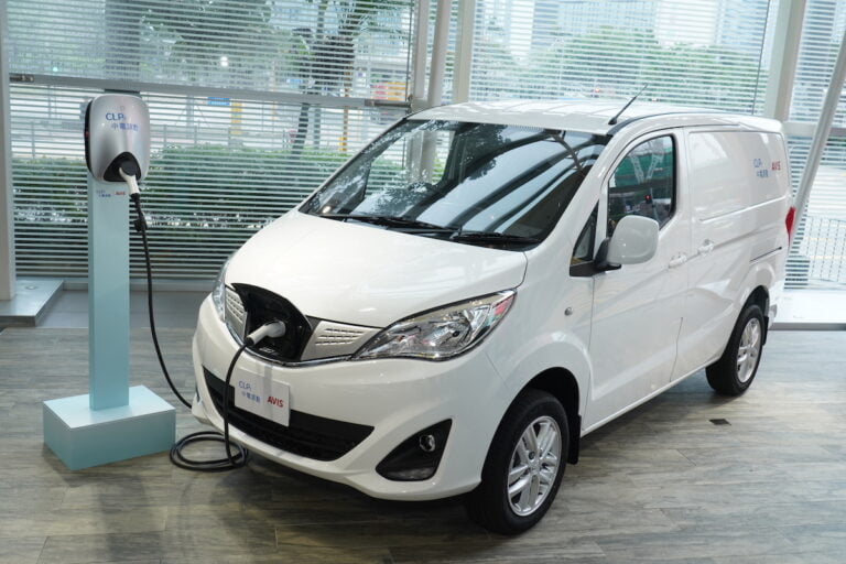 中電源動與AVIS Hong Kong合作推出一站式電動車租賃及充電服務