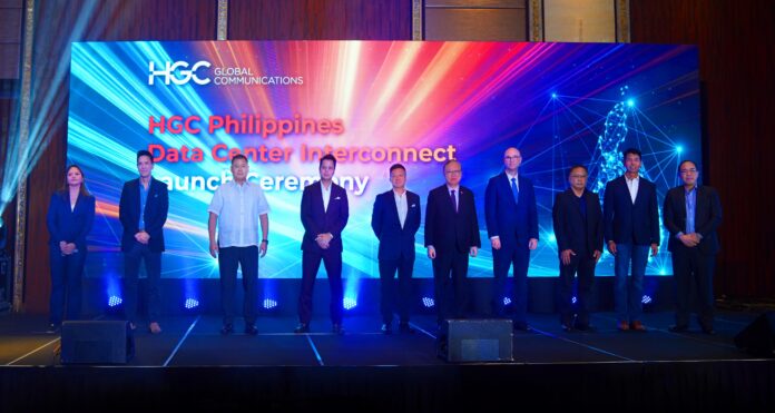 (由左至右) Digital Halo DC Philippines, Inc. 菲律賓國家總監Maricar B. Nepomuceno; Digital Edge Philippines, Inc. 菲律賓國家經理Vic F. Barrios; Avocado Broadband Telecoms, Inc. 行政總裁 Francisco “Paco” Magsaysay; HGC環電第一副總裁 - 菲律賓本地項目投資，國際業務及DWIC總裁Michael De Castro; HGC環電集團行政總裁郭詠邦; 菲律賓資訊及通信技術部部長黃延光; Ciena亞太地區副總裁 Matthew Vesperman; VITRO Inc. 數據中心營運主管 Dwight David M. Simon; STT GDC Philippines 總裁及行政總裁Carlo Malana; TIM Corp 總裁 Sunver Z. Bastes