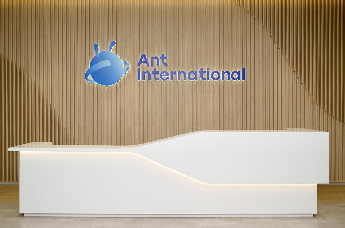 渣打銀行與螞蟻國際合作推出AI財資及外匯管理解決方案- StartBiz HK