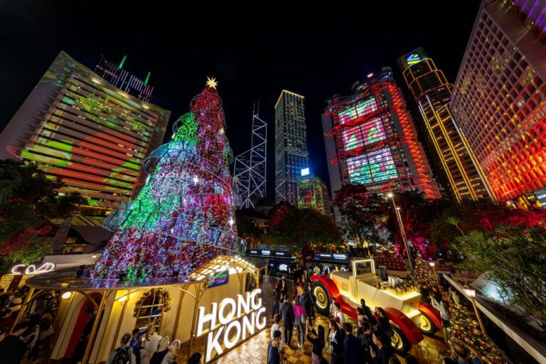 旅發局香港跨年倒數以全新形式於中環遮打道舉行 以「新希望、新開始」為主題的光影表演 傳遞正能量與祝福