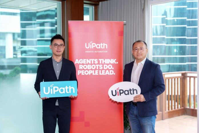 左起：UiPath香港高級銷售工程師劉銘賢； UiPath大中華區區域副總裁陳名璋