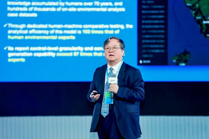 香港科技大學首席副校長、香港生成式人工智能研發中心主任郭毅可教授獲邀發表題為《從科研到應用：香港 AI 發展路徑與「港話通」的橋樑作用》的專題演講。