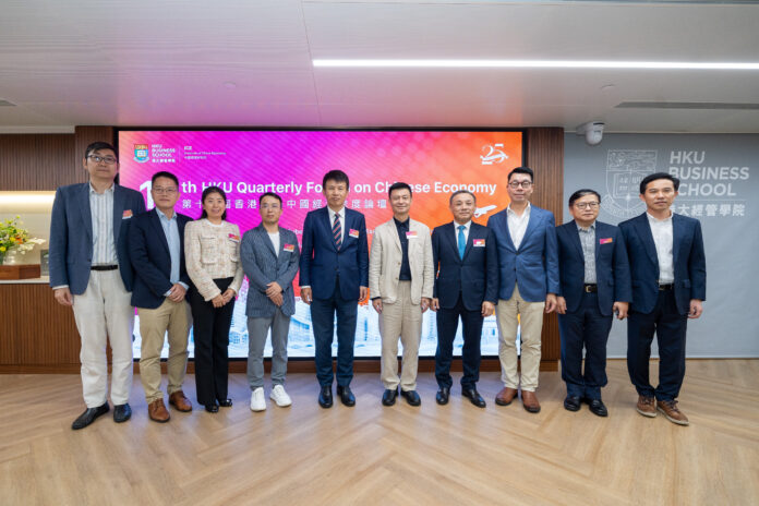 第十一屆「香港大學中國經濟季度論壇」於香港大學中環創立方舉行，吸引了眾多工商界領袖、學者、校友和學生出席。